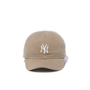 My 1st 9TWENTY エラスティックストラップ ニューヨーク・ヤンキース ミッドロゴ ブリティッシュカーキ - 12854409-INF | NEW ERA ニューエラ公式オンラインストア