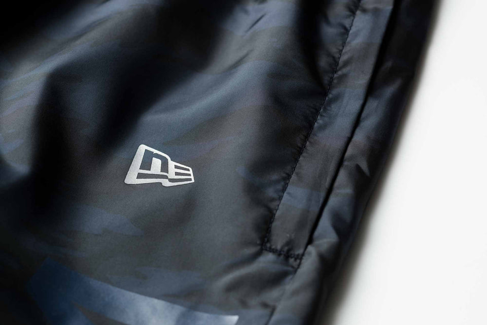 【 Performance Apparel 】 ウィンドパンツ タイガーストライプカモ × ネイビー - 11597590-S | NEW ERA ニューエラ公式オンラインストア
