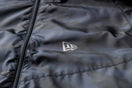 【 Performance Apparel 】 ウィンドジャケット タイガーストライプカモ × ネイビー - 11597593-S | NEW ERA ニューエラ公式オンラインストア