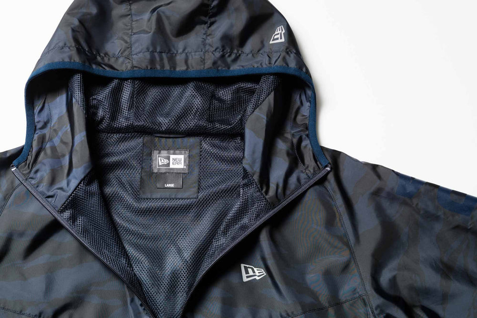【 Performance Apparel 】 ウィンドジャケット タイガーストライプカモ × ネイビー - 11597593-S | NEW ERA ニューエラ公式オンラインストア