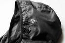 【 Performance Apparel 】 ウィンドジャケット ブラック × ブラック - 11597595-S | NEW ERA ニューエラ公式オンラインストア