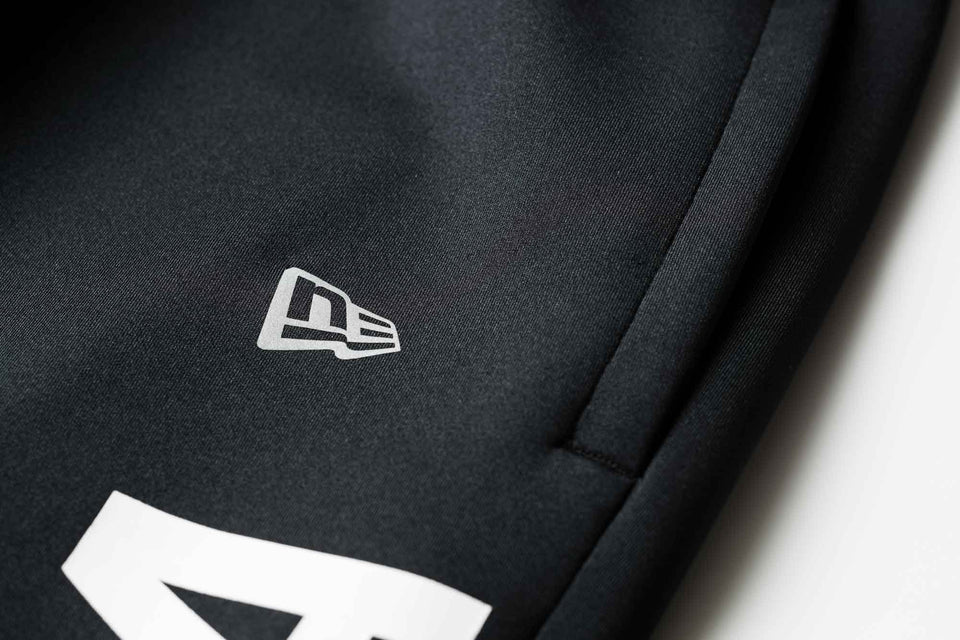 ウォームアップパンツ ブラック × ホワイト 【 Performance Apparel 】 - 11597597-XS | NEW ERA ニューエラ公式オンラインストア