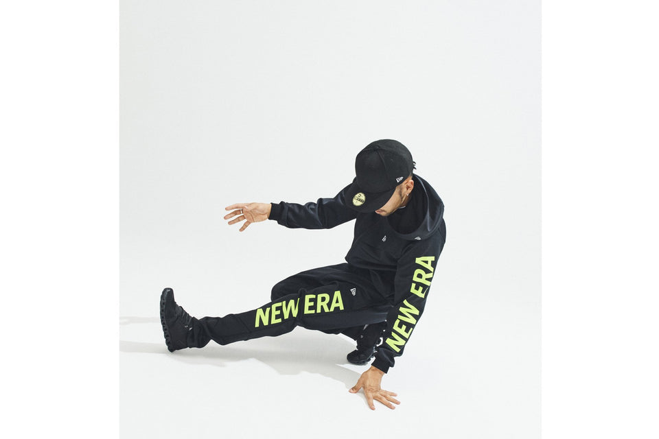 【 Performance Apparel 】 ウォームアップジャケット ブラック × フラッシュグリーン - 12026622-XS | NEW ERA ニューエラ公式オンラインストア