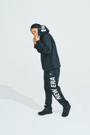 ウォームアップジャケット フードロゴ ブラック × ホワイト 【 Performance Apparel 】 - 12156009-XS | NEW ERA ニューエラ公式オンラインストア