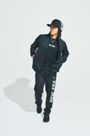 ウォームアップジャケット フードロゴ ブラック × ホワイト 【 Performance Apparel 】 - 12156009-XS | NEW ERA ニューエラ公式オンラインストア