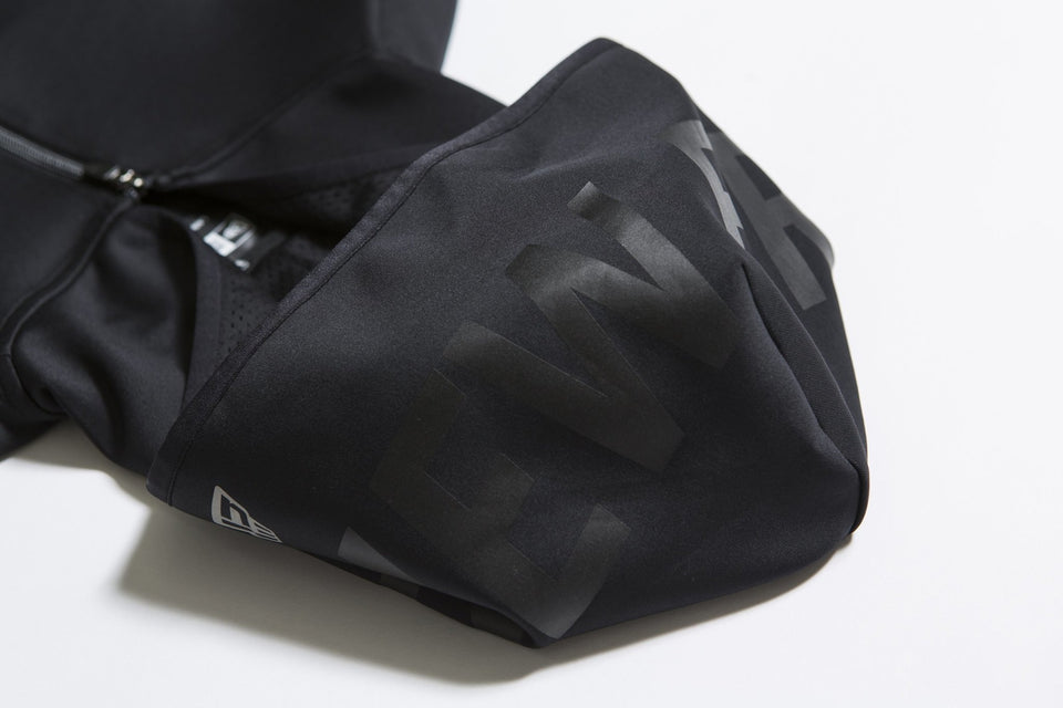 ウォームアップジャケット フードロゴ ブラック × ブラック 【 Performance Apparel 】 - 12156010-XS | NEW ERA ニューエラ公式オンラインストア