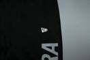 ウォームアップパンツ ブラック × ホワイト 【 Performance Apparel 】 - 12375678-XS | NEW ERA ニューエラ公式オンラインストア