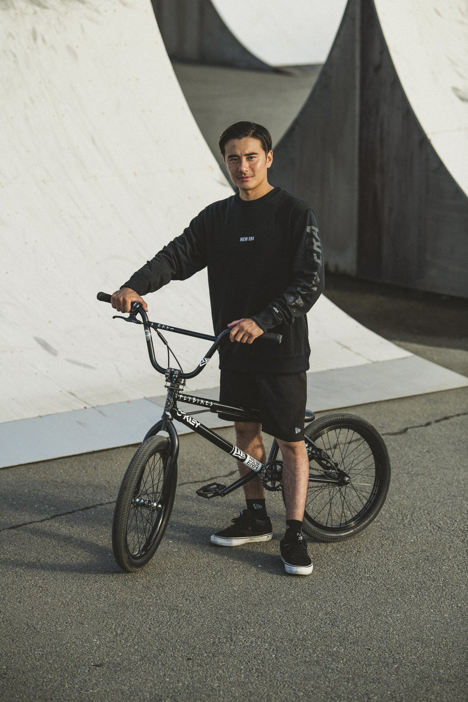 ドライスウェットクルーネック グレー 【 Performance Apparel 】 - 12375735-XS | NEW ERA ニューエラ公式オンラインストア