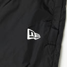 ウインドパンツ フラッグロゴ ブラック × ホワイト 【Performance Apparel】 - 13330823-S | NEW ERA ニューエラ公式オンラインストア