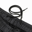 ウインドパンツ フラッグロゴ ブラック × ブラック 【Performance Apparel】 - 13330824-S | NEW ERA ニューエラ公式オンラインストア