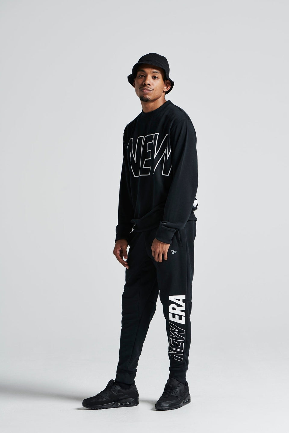 ドライスウェット クルーネック ビックロゴ ブラック × ホワイト【Performance Apparel】 - 13516869-S | NEW ERA ニューエラ公式オンラインストア