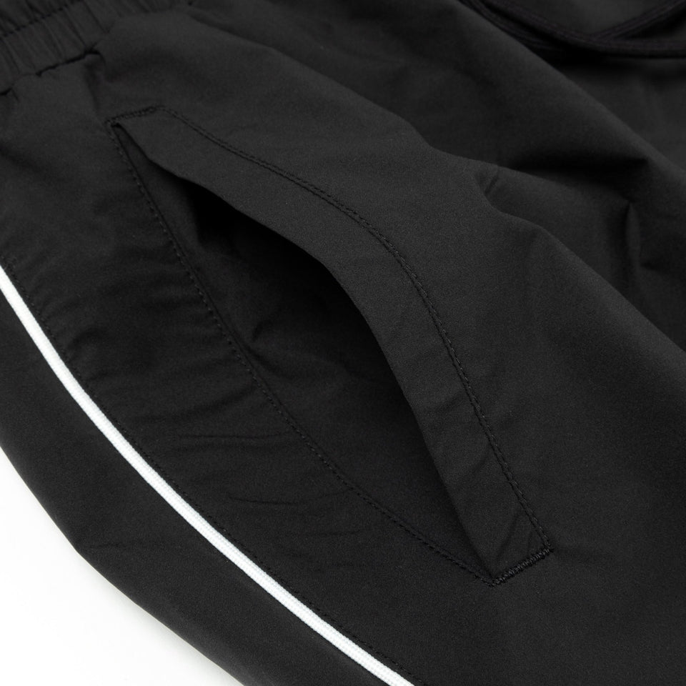 オーバーサイズド パイピング トラックパンツ ブラック【 Performance Apparel 】 - 13755358-S | NEW ERA ニューエラ公式オンラインストア