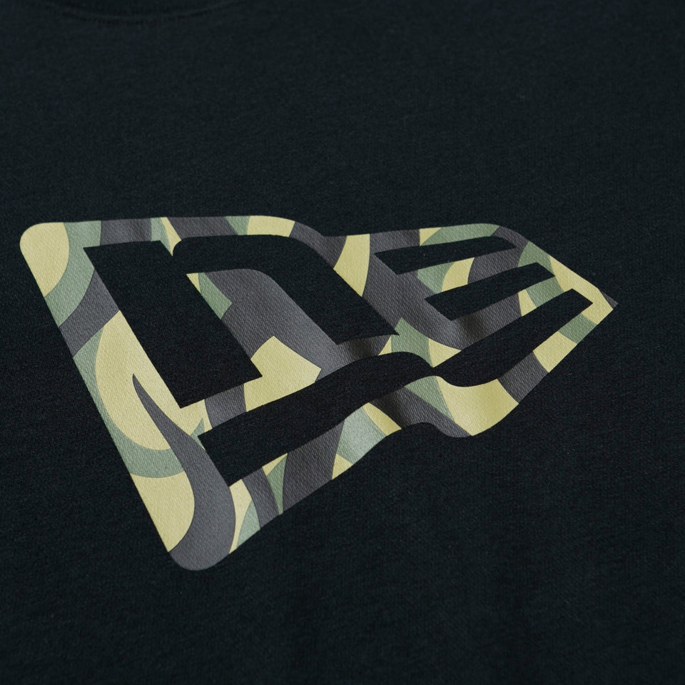 半袖 パフォーマンス Tシャツ トライバルカモ フラッグロゴ ブラック レギュラーフィット - 12542601-S | NEW ERA ニューエラ公式オンラインストア