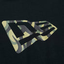 半袖 パフォーマンス Tシャツ トライバルカモ フラッグロゴ ブラック レギュラーフィット - 12542601-S | NEW ERA ニューエラ公式オンラインストア