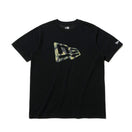 半袖 パフォーマンス Tシャツ トライバルカモ フラッグロゴ ブラック レギュラーフィット - 12542601-S | NEW ERA ニューエラ公式オンラインストア