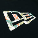 半袖 パフォーマンス Tシャツ ボタニカル フラッグロゴ ブラック レギュラーフィット - 13061438-S | NEW ERA ニューエラ公式オンラインストア