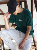 半袖 コットン Tシャツ フラッグロゴ ミニ ダークグリーン レギュラーフィット - 13061481-S | NEW ERA ニューエラ公式オンラインストア