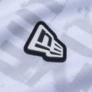 【ゴルフ】半袖 ミドルネック テック Tシャツ オールオーバーロゴ ホワイト - 13272880-S | NEW ERA ニューエラ公式オンラインストア