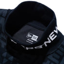 【ゴルフ】長袖 ハイカラーネック パフォーマンス Tシャツ オールオーバーロゴ ブラック - 13368270-S | NEW ERA ニューエラ公式オンラインストア