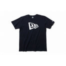 コットン Tシャツ フラッグロゴ ブラック × ホワイト レギュラーフィット - 13561852-S | NEW ERA ニューエラ公式オンラインストア