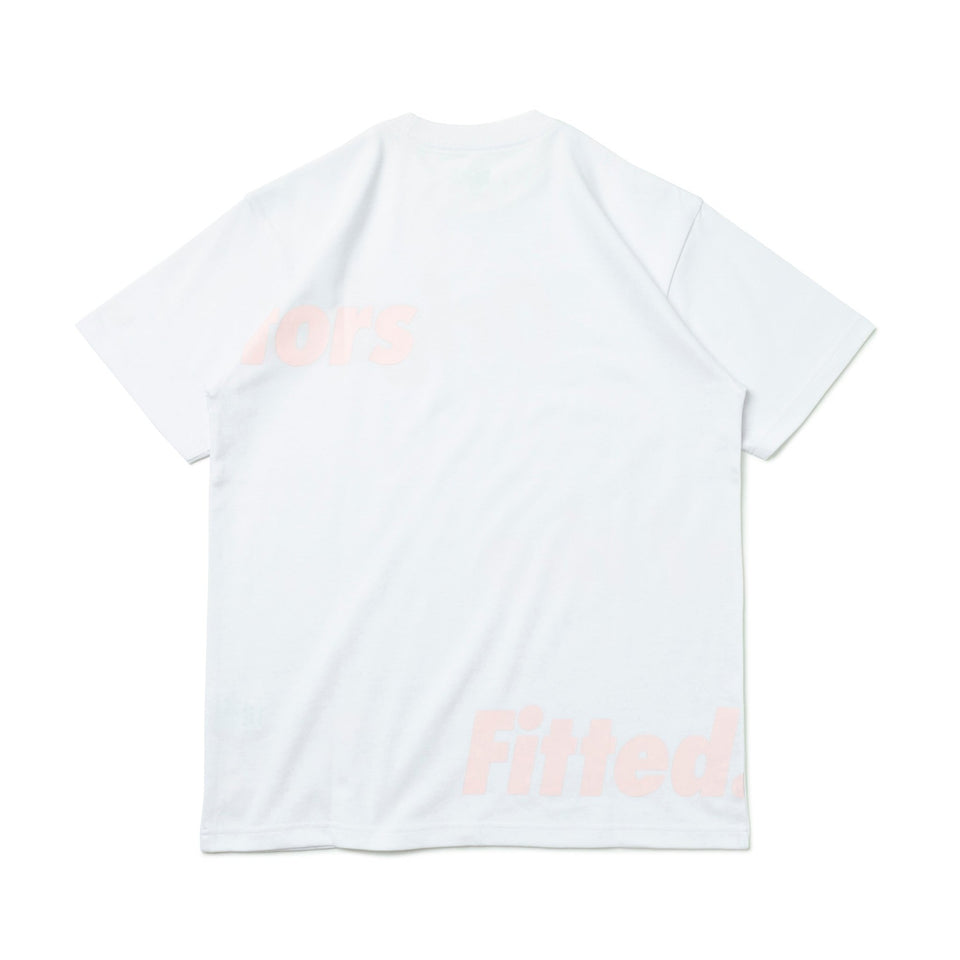 半袖 パフォーマンス Tシャツ All Over Originators of the True Fitted ホワイト/ピンク レギュラーフィット - 13516712-S | NEW ERA ニューエラ公式オンラインストア