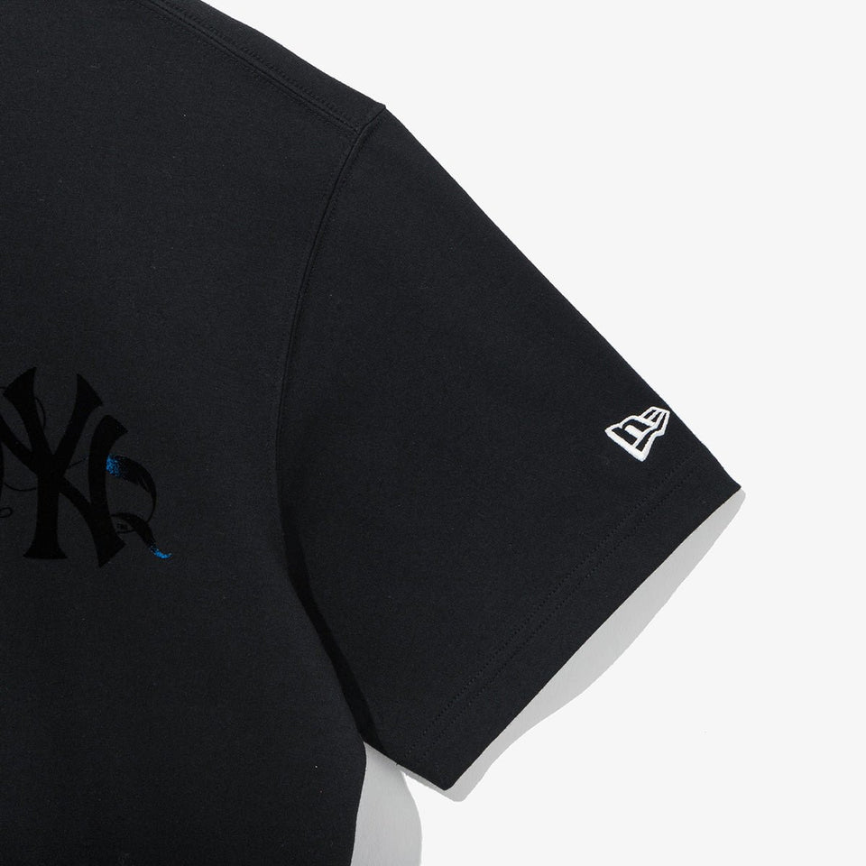 半袖 パフォーマンス Tシャツ BTS × MLB Black Swan ニューヨーク・ヤンキース ブラック レギュラーフィット