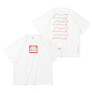 半袖 オーバーサイズド コットン Tシャツ Budweiser バドワイザー ラベルロゴ ホワイト - 13579541-S | NEW ERA ニューエラ公式オンラインストア