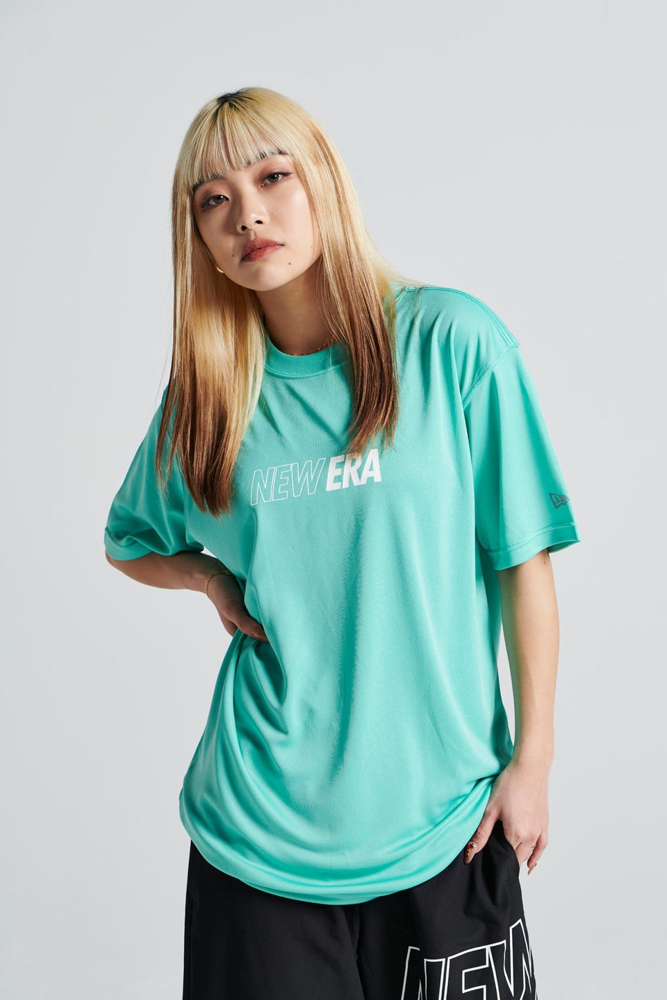 半袖 テック Tシャツ Chest Logo ティント【Performance Apparel】 - 13516833-S | NEW ERA ニューエラ公式オンラインストア