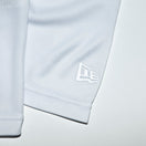長袖 テック Tシャツ Chest Logo ホワイト × ティント【Performance Apparel】 - 13516862-S | NEW ERA ニューエラ公式オンラインストア