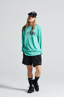 長袖 テック Tシャツ Chest Logo ティント × ブラック【Performance Apparel】 - 13516863-S | NEW ERA ニューエラ公式オンラインストア