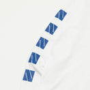 長袖 コットン Tシャツ Cube Logo ホワイト × ブルー レギュラーフィット - 13330968-S | NEW ERA ニューエラ公式オンラインストア