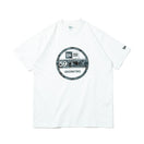 半袖 コットン Tシャツ Duck Hunter Camo ダックハンターカモ バイザーステッカー ホワイト レギュラーフィット - 13516777-S | NEW ERA ニューエラ公式オンラインストア