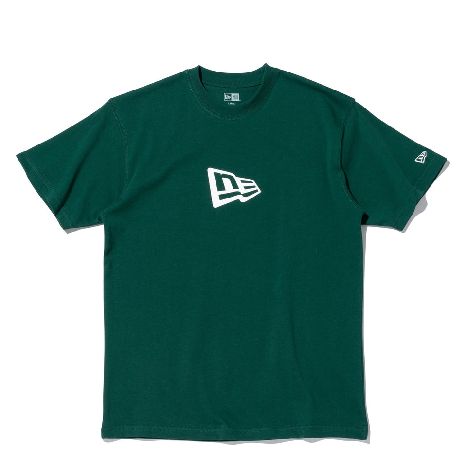 半袖 コットン Tシャツ Flag Logo Mid フラッグロゴ ダークグリーン × ホワイト レギュラーフィット - 13516789-S | NEW ERA ニューエラ公式オンラインストア
