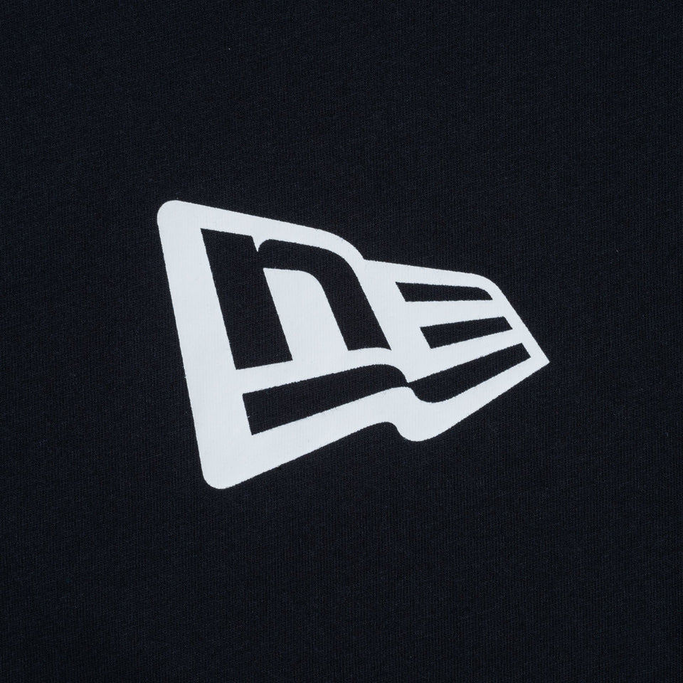 半袖 コットン Tシャツ Flag Logo Mid フラッグロゴ ブラック × ホワイト レギュラーフィット - 13534575-S | NEW ERA ニューエラ公式オンラインストア