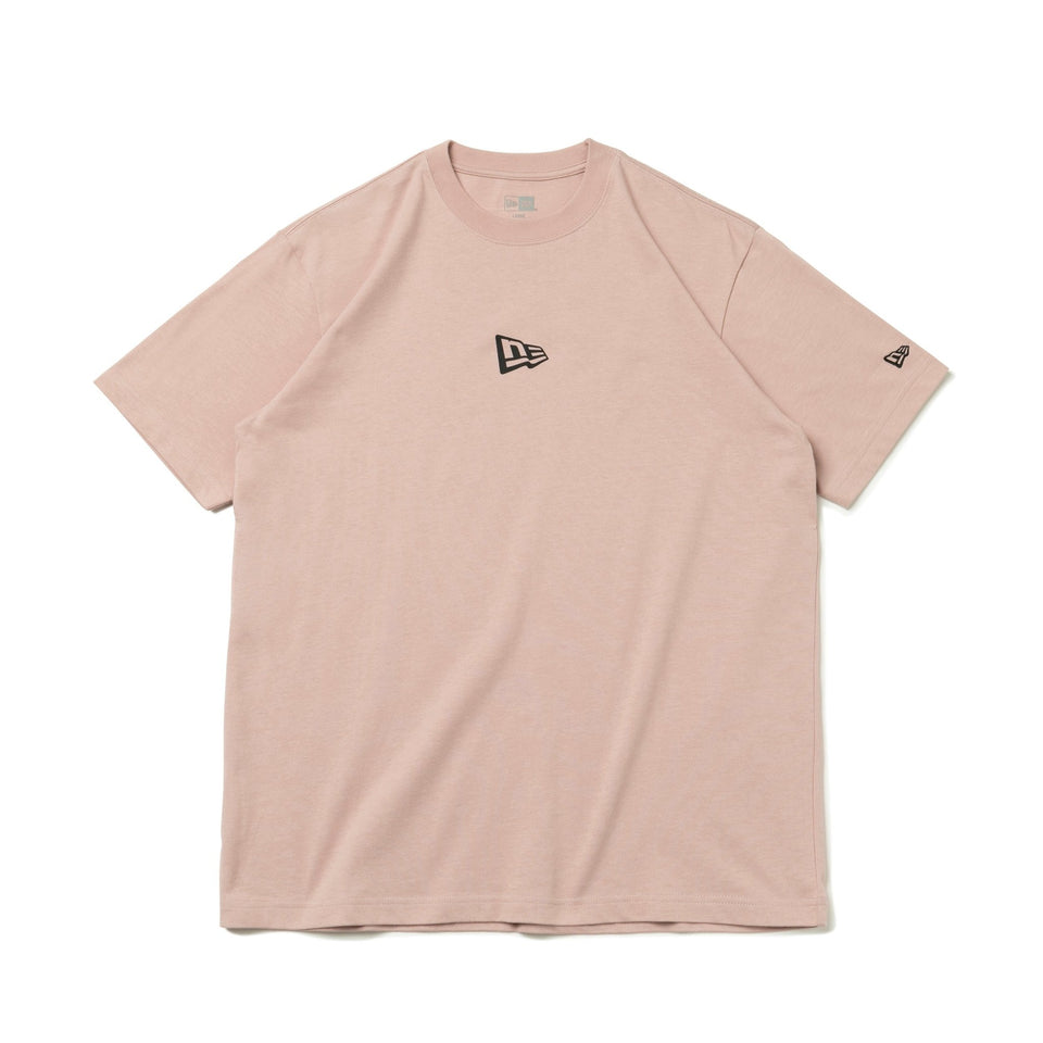 半袖 コットン Tシャツ Flag Logo Mini フラッグロゴ ラスティーピンク レギュラーフィット - 13516785-S | NEW ERA ニューエラ公式オンラインストア