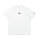 半袖 コットン Tシャツ Flag Logo Mini フラッグロゴ ホワイト レギュラーフィット - 13534570-S | NEW ERA ニューエラ公式オンラインストア
