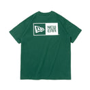 半袖 コットン Tシャツ Front & Back ボックスロゴ ダークグリーン レギュラーフィット - 13516805-S | NEW ERA ニューエラ公式オンラインストア