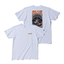 半袖 コットン Tシャツ KENTARO YOSHIDA ポスター アートワーク ホワイト レギュラーフィット - 12887607-S | NEW ERA ニューエラ公式オンラインストア