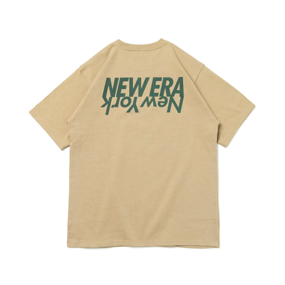 半袖 ヘビーウェイト コットン Tシャツ Mirror Logo ベージュ × ダークグリーン - 13516814-S | NEW ERA ニューエラ公式オンラインストア