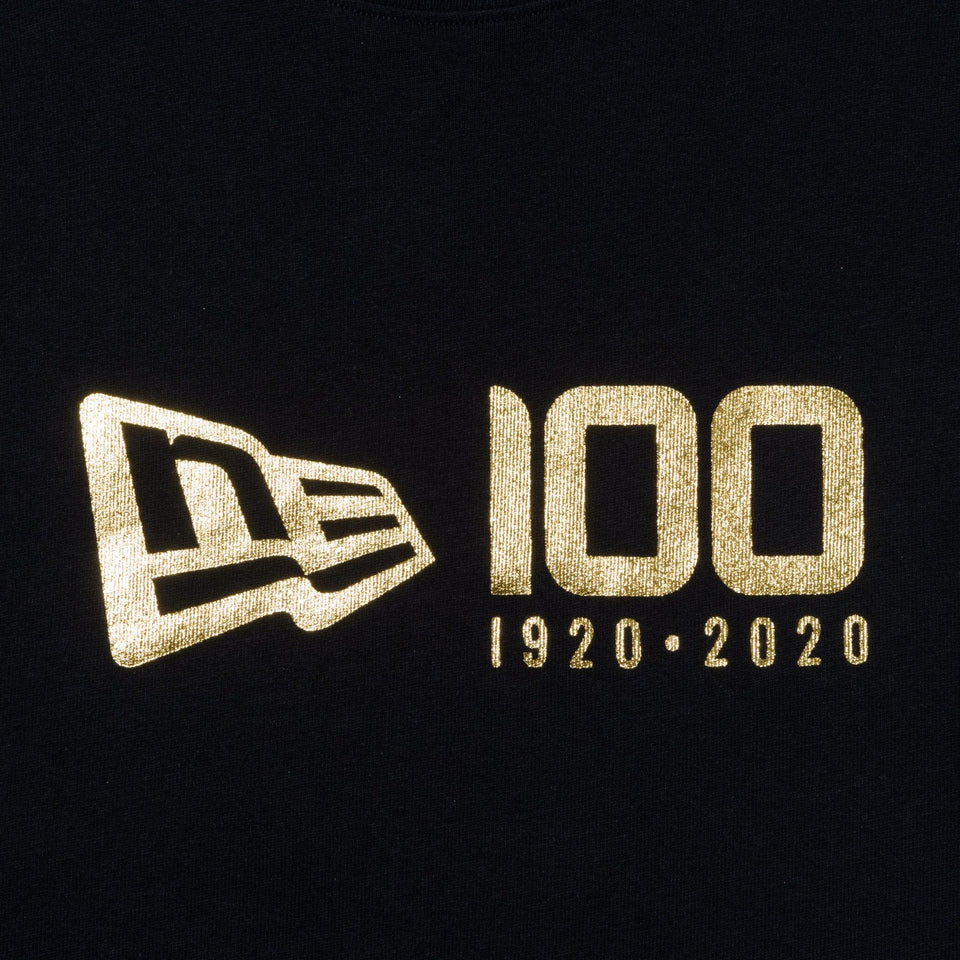 長袖 コットンTシャツ NEW ERA 100周年 マルチロゴ フロント ブラック × メタリックゴールド レギュラーフィット - 12718237-S | NEW ERA ニューエラ公式オンラインストア