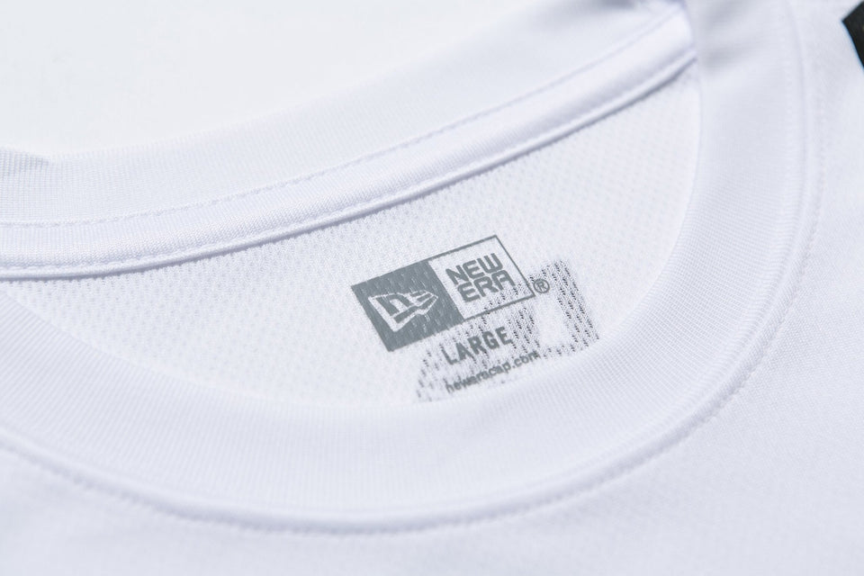 テック Tシャツ ニューエラ ワードマーク バーチカル ホワイト 【NEW ERA WORKOUT】 - 12018851-S | NEW ERA ニューエラ公式オンラインストア