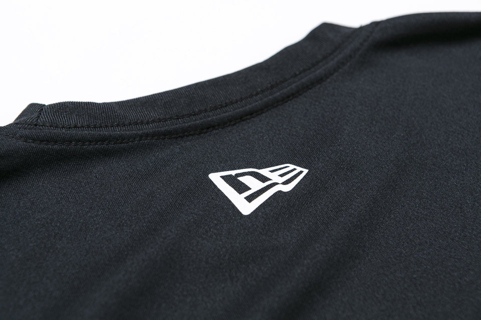 テック Tシャツ フラッグ アウトライン ブラック 【NEW ERA WORKOUT】 - 12018858-S | NEW ERA ニューエラ公式オンラインストア
