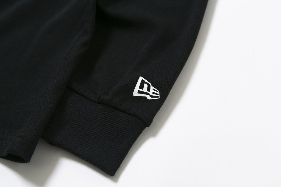 長袖 パフォーマンス Tシャツ アウトラインフラッグ & ワードマークスリーブ ブラック 【NEW ERA WORKOUT】 - 12375730-XS | NEW ERA ニューエラ公式オンラインストア