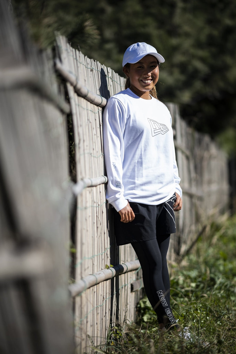 長袖 パフォーマンス Tシャツ アウトラインフラッグ & ワードマークスリーブ ブラック 【NEW ERA WORKOUT】 - 12375730-XS | NEW ERA ニューエラ公式オンラインストア