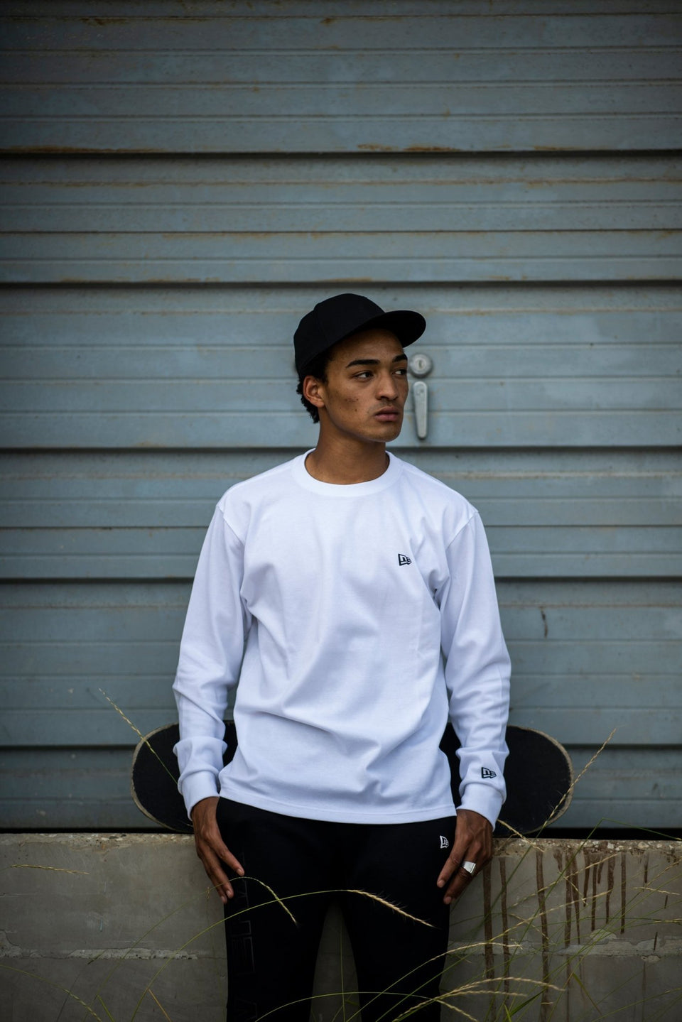 長袖 パフォーマンス Tシャツ リア ニューエラワードマーク ホワイト 【NEW ERA WORKOUT】 - 12579426-XS | NEW ERA ニューエラ公式オンラインストア