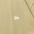 長袖 パフォーマンス Tシャツ リア ニューエラワードマーク カーキ 【NEW ERA WORKOUT】 - 12579428-XS | NEW ERA ニューエラ公式オンラインストア