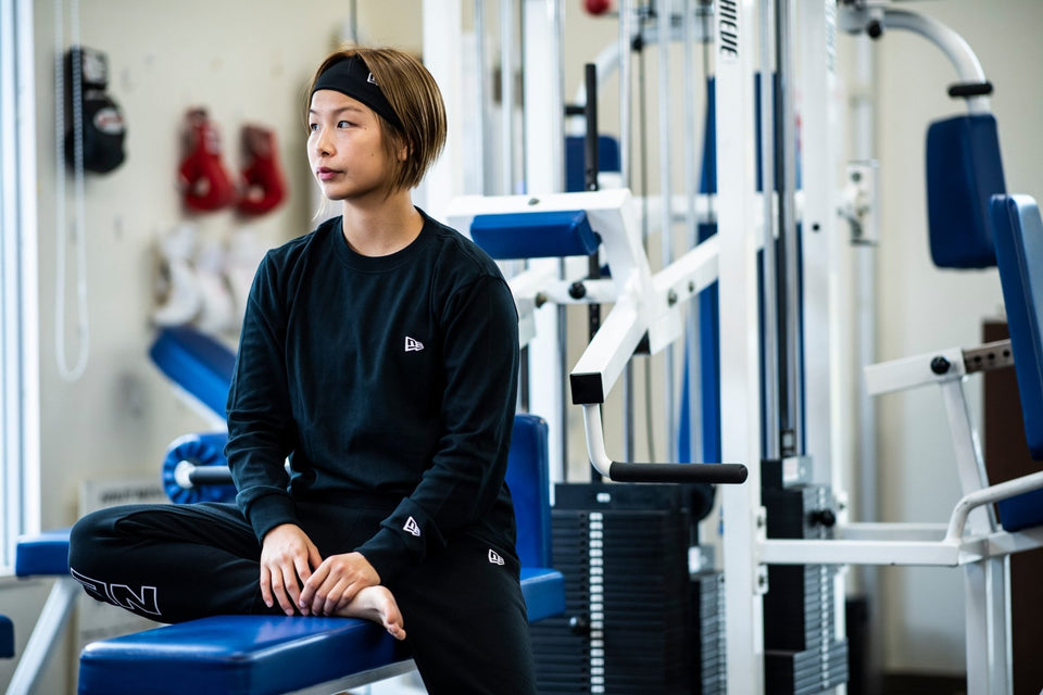 長袖 パフォーマンス Tシャツ リア ニューエラワードマーク ブラック 【NEW ERA WORKOUT】 - 12579429-XS | NEW ERA ニューエラ公式オンラインストア