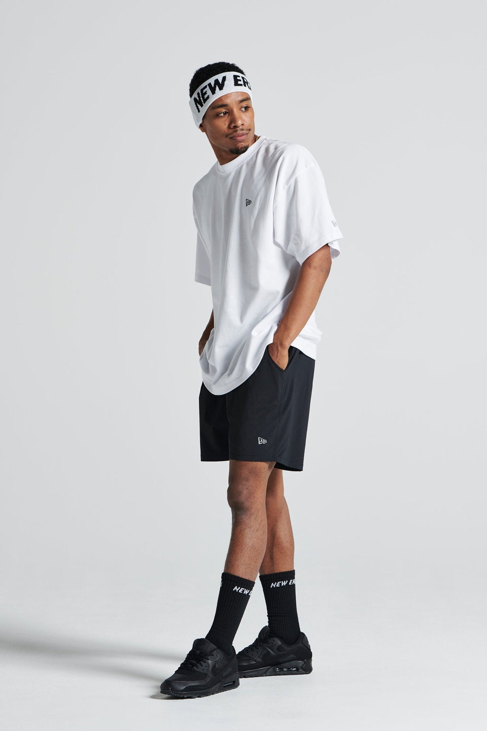 半袖 オーバーサイズド パフォーマンス Tシャツ Overlap Logo ホワイト【Performance Apparel】 - 13516843-S | NEW ERA ニューエラ公式オンラインストア