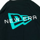 長袖 オーバーサイズド パフォーマンス Tシャツ Overlap Logo ブラック × ティント/ホワイト【Performance Apparel】 - 13516866-S | NEW ERA ニューエラ公式オンラインストア