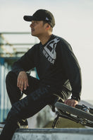 長袖 テックTシャツ ドットフラッグ ショルダー ブラック × ホワイト 【 Performance Apparel 】 - 12375728-XS | NEW ERA ニューエラ公式オンラインストア